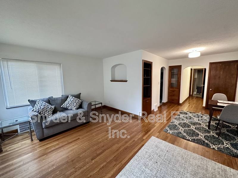 House for rent at 1093 N Main St, Akron, OH 44310