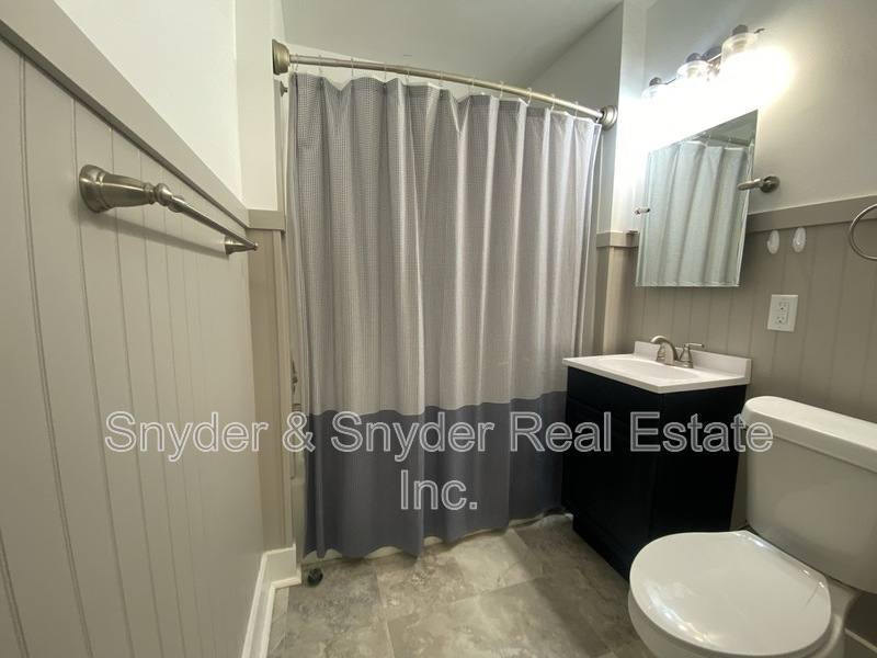 House for rent at 1093 N Main St, Akron, OH 44310