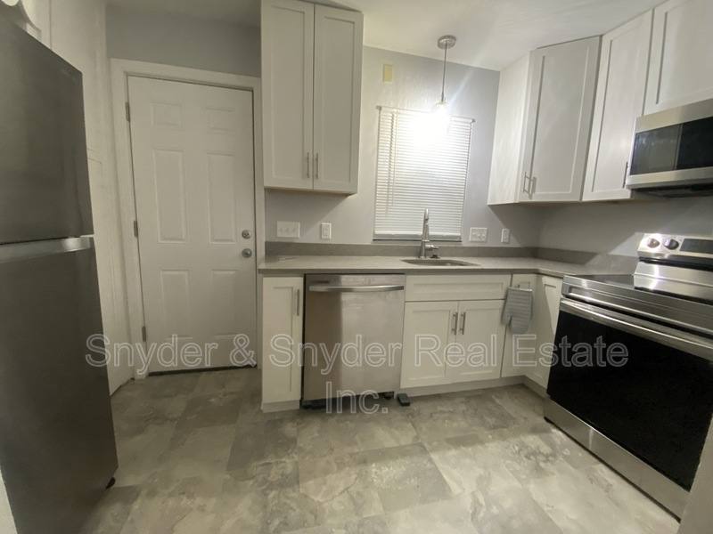House for rent at 1093 N Main St, Akron, OH 44310
