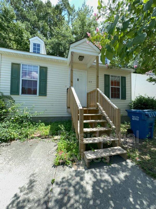 House for rent at 717 Varsity Dr, Wilmington, NC 28403