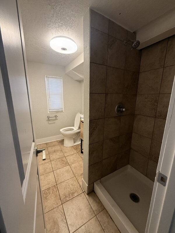 Apartment for rent at 1320 1 2 Broad St, Des Moines, IA 50315