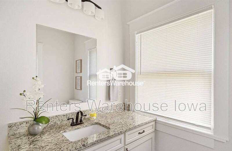 Apartment for rent at 544 36th St #1, Des Moines, IA 50312