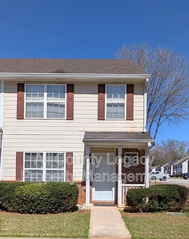 Townhouse for rent at 1928 Shawn Wayne Circle SE, Atlanta, GA 30316