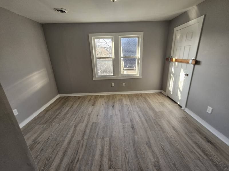 Apartment for rent at 403-405 E 152nd St #4, Cleveland, OH 44110