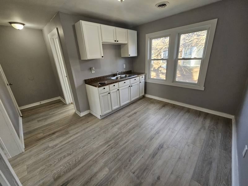 Apartment for rent at 403-405 E 152nd St #4, Cleveland, OH 44110