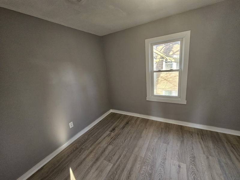 Apartment for rent at 403-405 E 152nd St #4, Cleveland, OH 44110