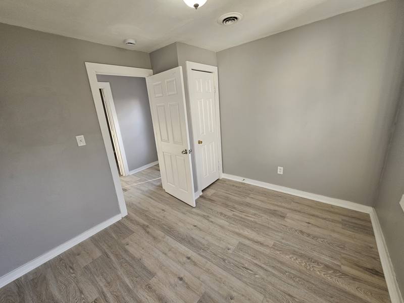 Apartment for rent at 403-405 E 152nd St #4, Cleveland, OH 44110