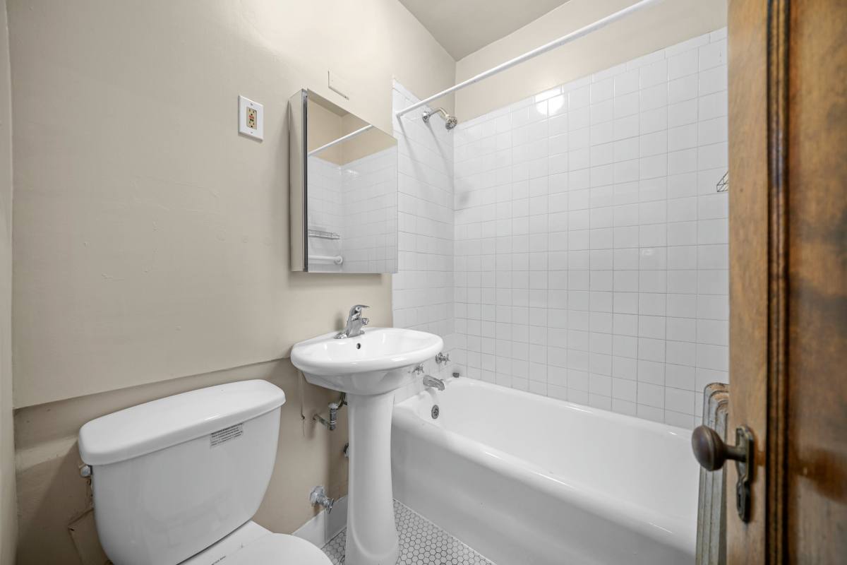Apartment for rent at 230 Elmwood #1S, Evanston, IL 60202