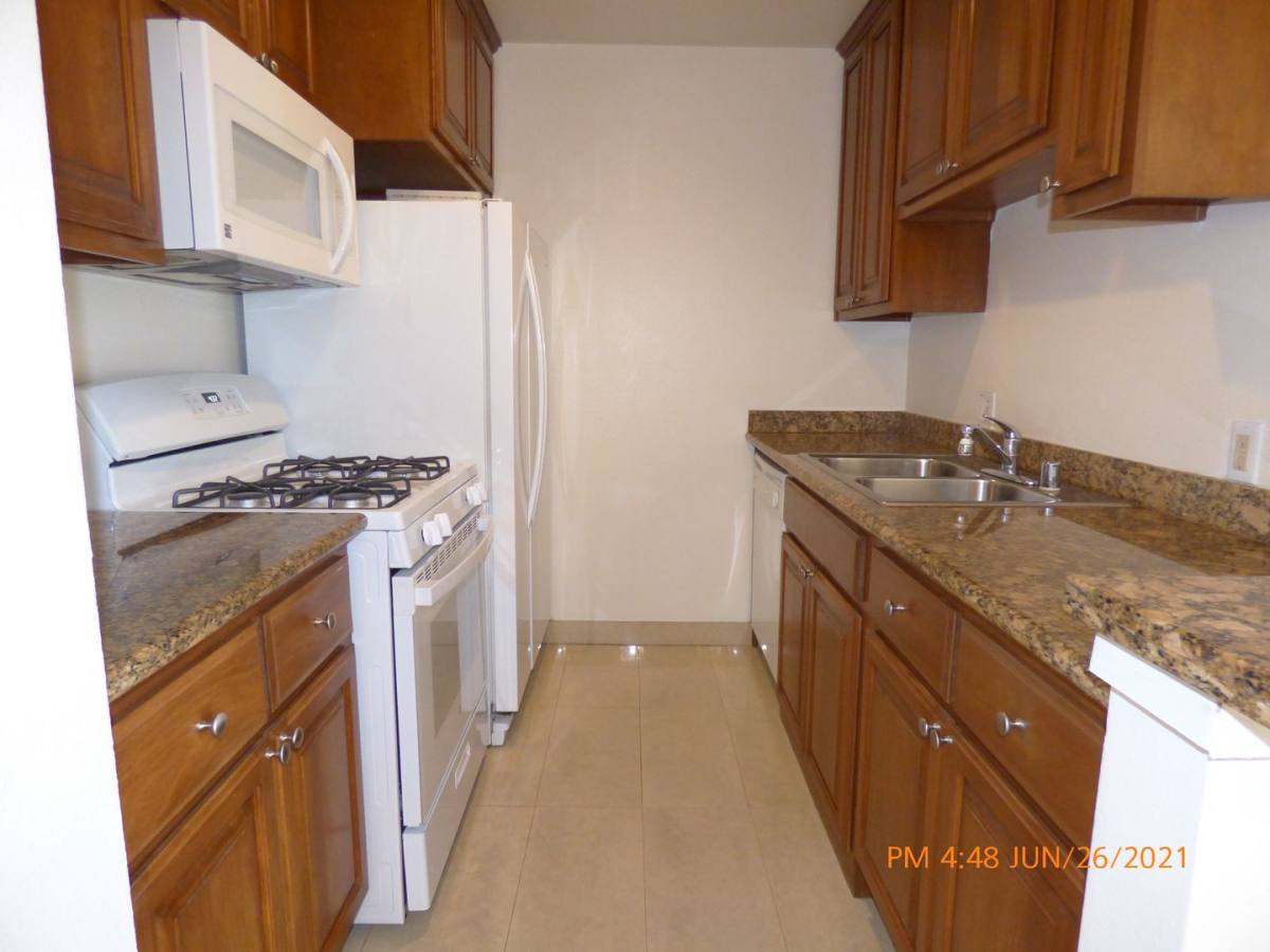 Apartment for rent at 424 Veteran Ave #404, Los Angeles, CA 90024