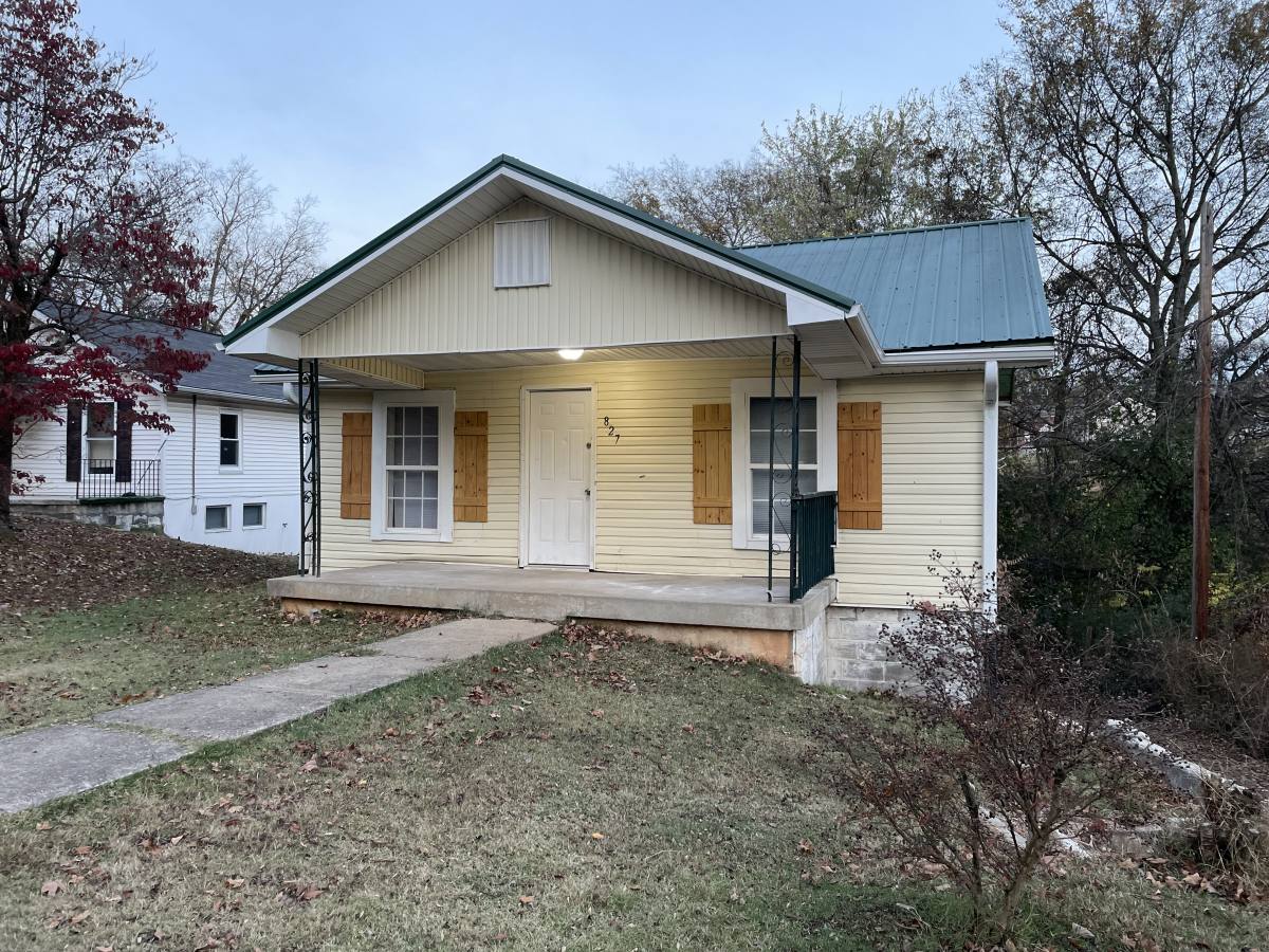House for rent at 827 Cumberland Dr, Clarksville, TN 37040