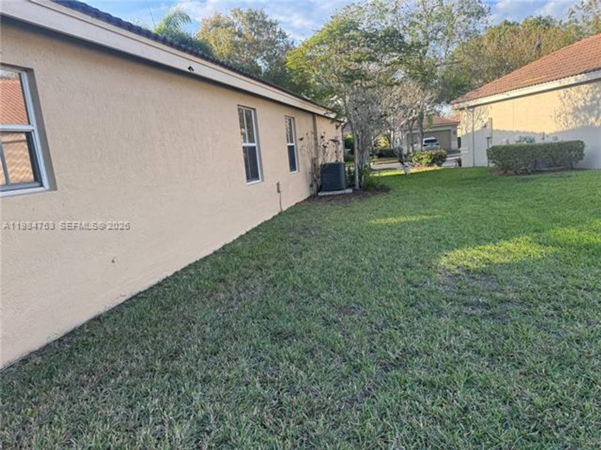 Townhouse for rent at 1918 Andromeda Lane Th, Fort Lauderdale, FL 33327