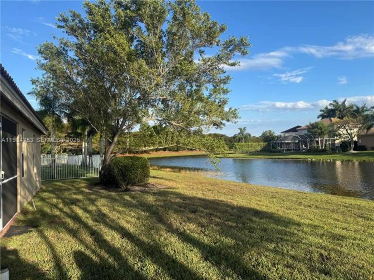 Townhouse for rent at 1918 Andromeda Lane Th, Fort Lauderdale, FL 33327