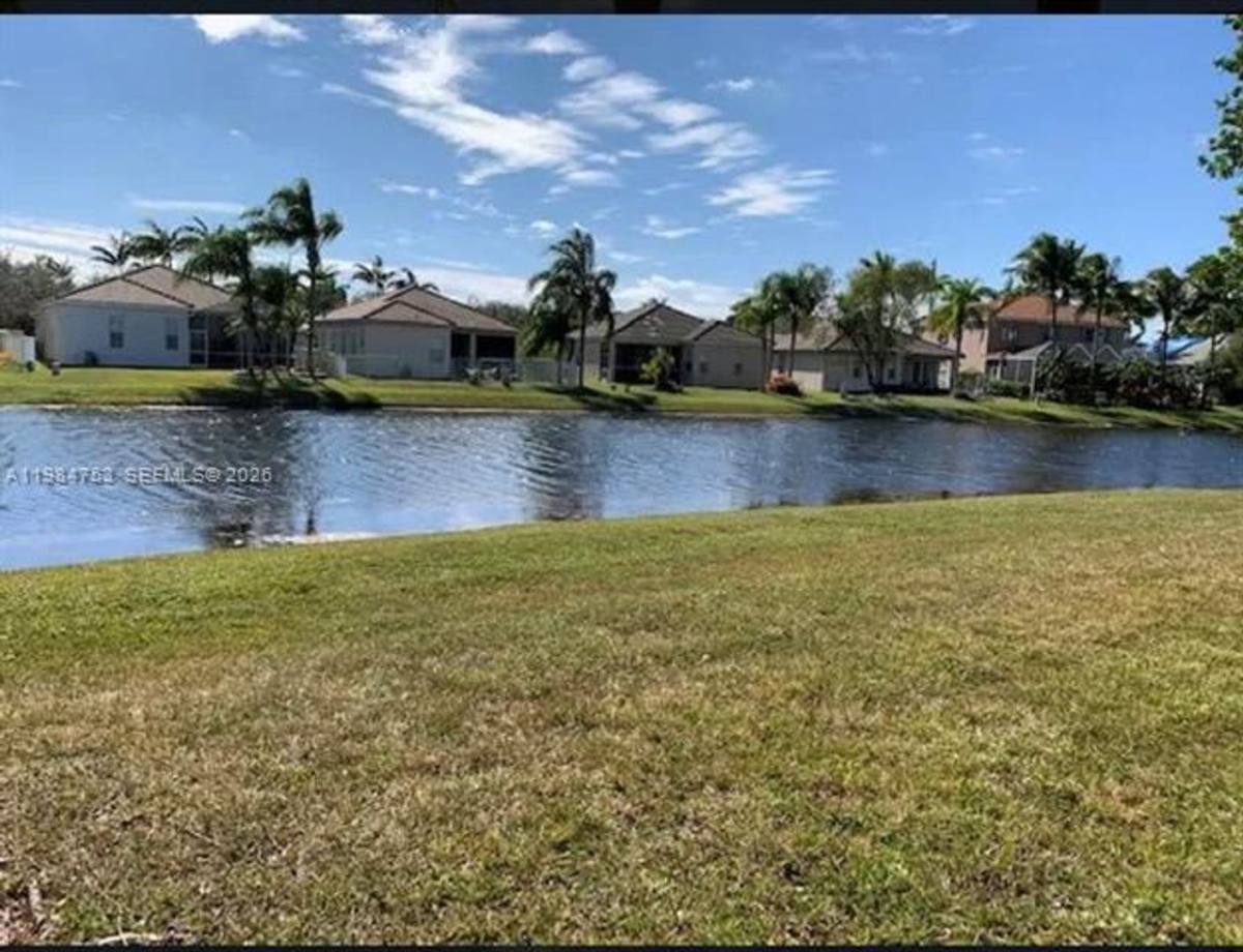 Townhouse for rent at 1918 Andromeda Lane Th, Fort Lauderdale, FL 33327