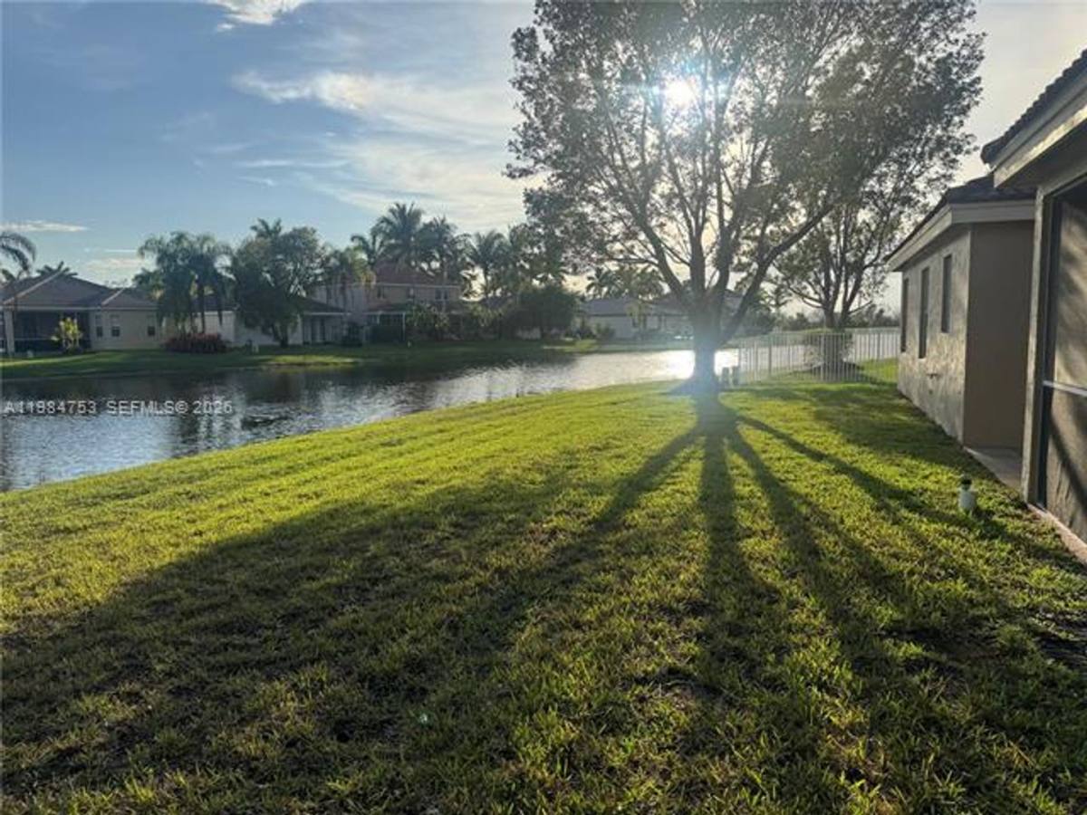 Townhouse for rent at 1918 Andromeda Lane Th, Fort Lauderdale, FL 33327