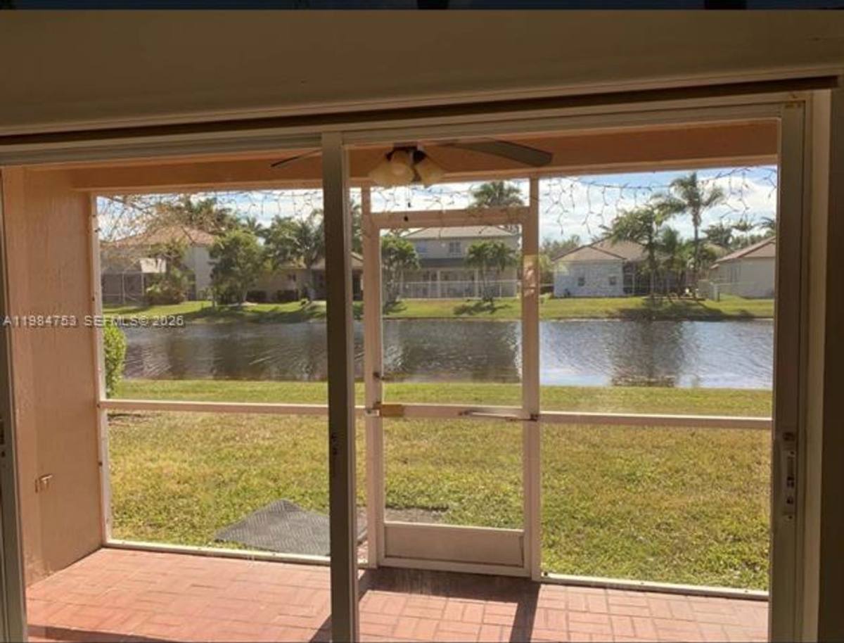 Townhouse for rent at 1918 Andromeda Lane Th, Fort Lauderdale, FL 33327