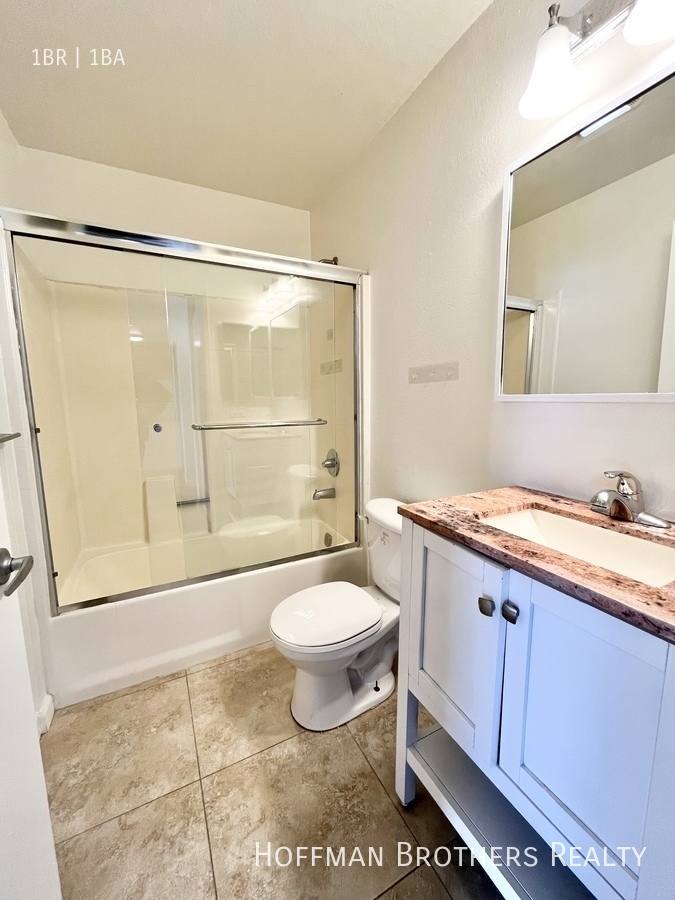 Apartment for rent at 860 S Ardmore Ave #111, Los Angeles, CA 90005
