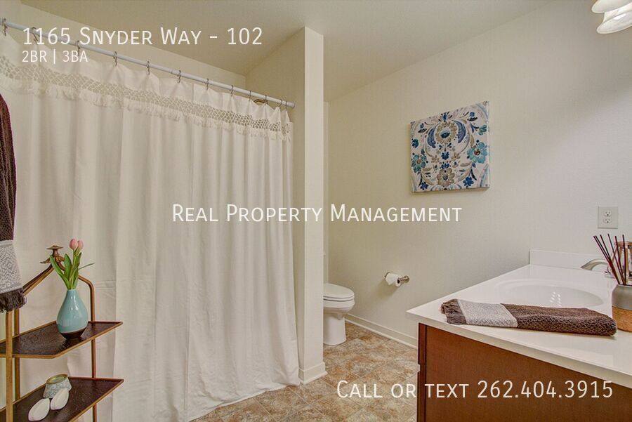 Townhouse for rent at 1165 Snyder Way #102, Oconomowoc, WI 53066