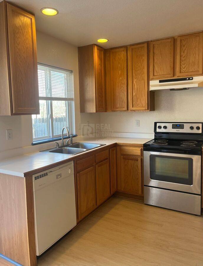 Townhouse for rent at 911 Tulip S #B, Longmont, CO 80501