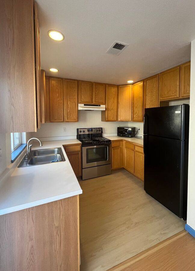 Townhouse for rent at 911 Tulip S #B, Longmont, CO 80501