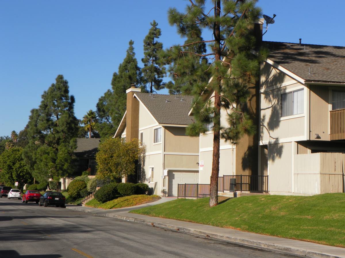 Townhouse for rent at 1701 Calle Jules, Vista, CA 92084