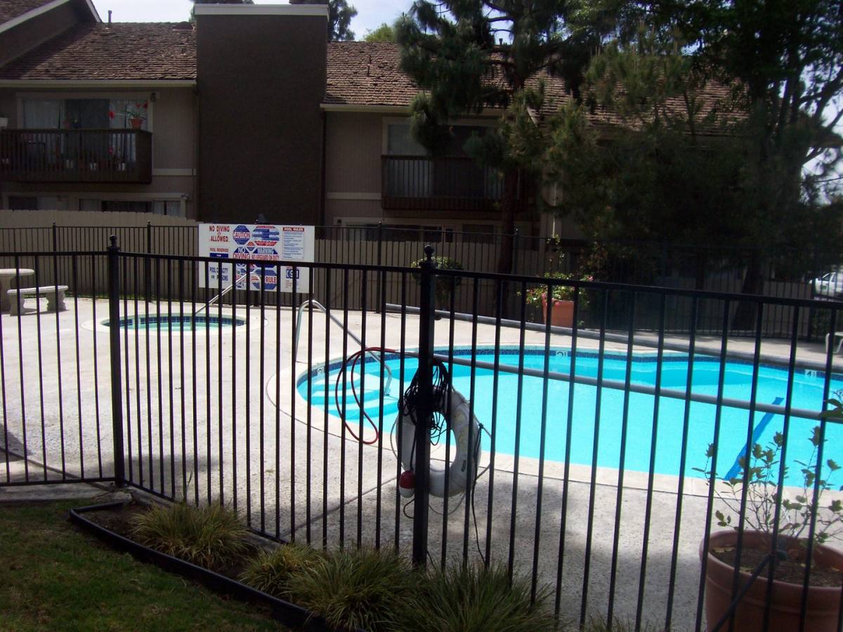 Townhouse for rent at 1701 Calle Jules, Vista, CA 92084