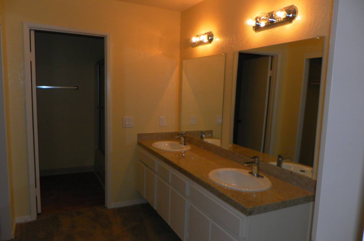Townhouse for rent at 1701 Calle Jules, Vista, CA 92084