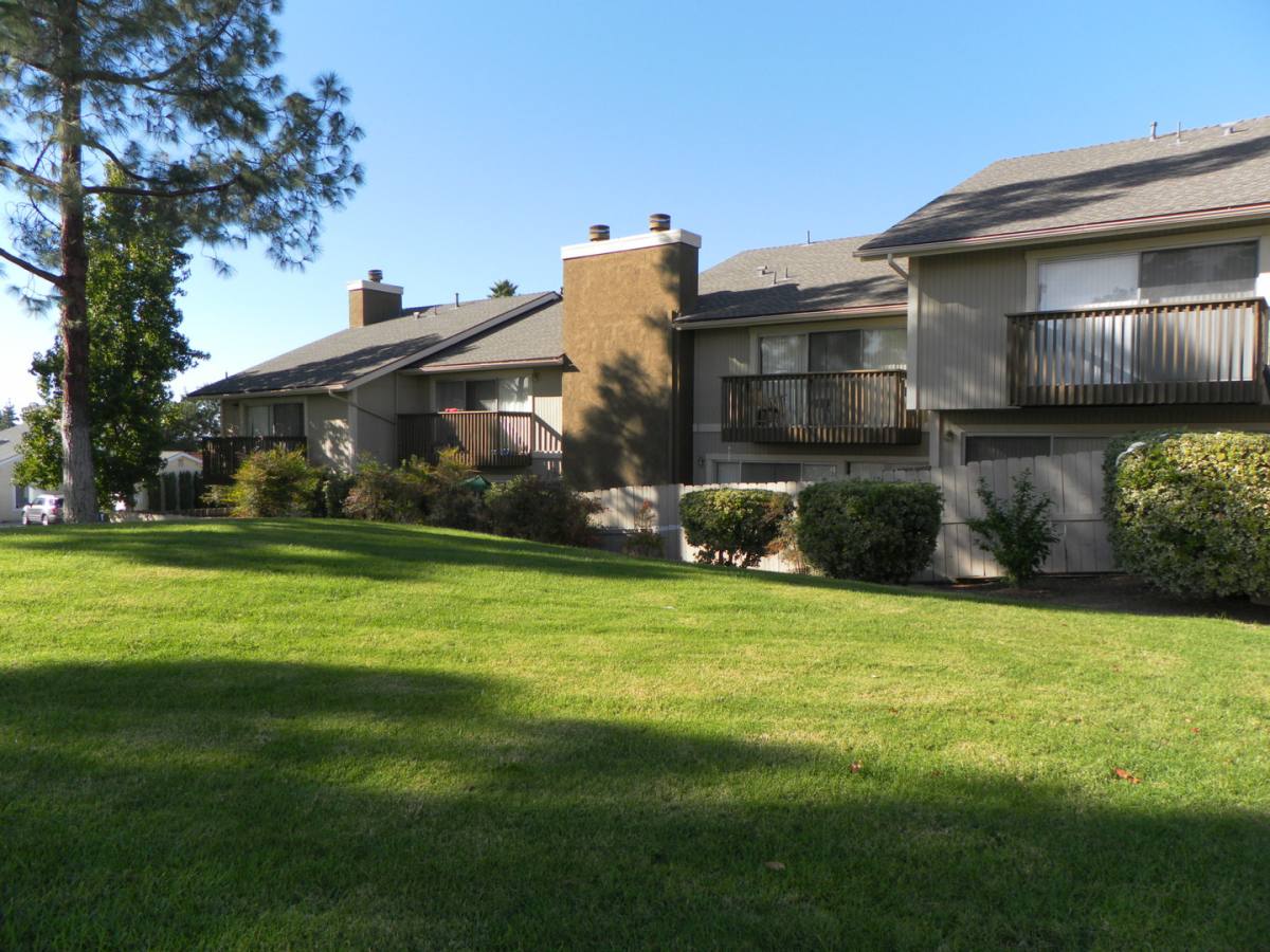 Townhouse for rent at 1701 Calle Jules, Vista, CA 92084
