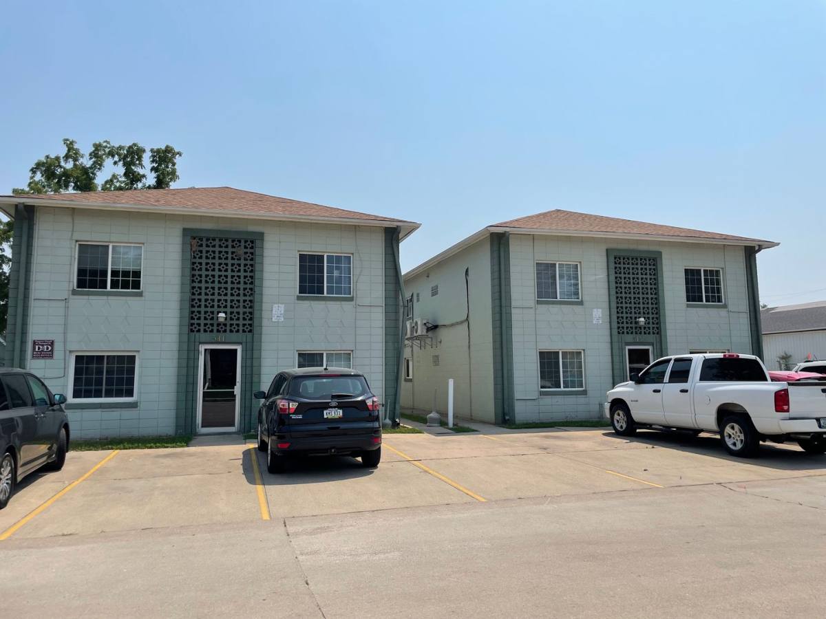 Apartment for rent at 511-513 C Ave NW, Cedar Rapids, IA 52405