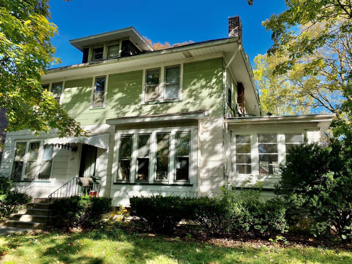 Apartment for rent at 402 W High St, Urbana, IL 61801