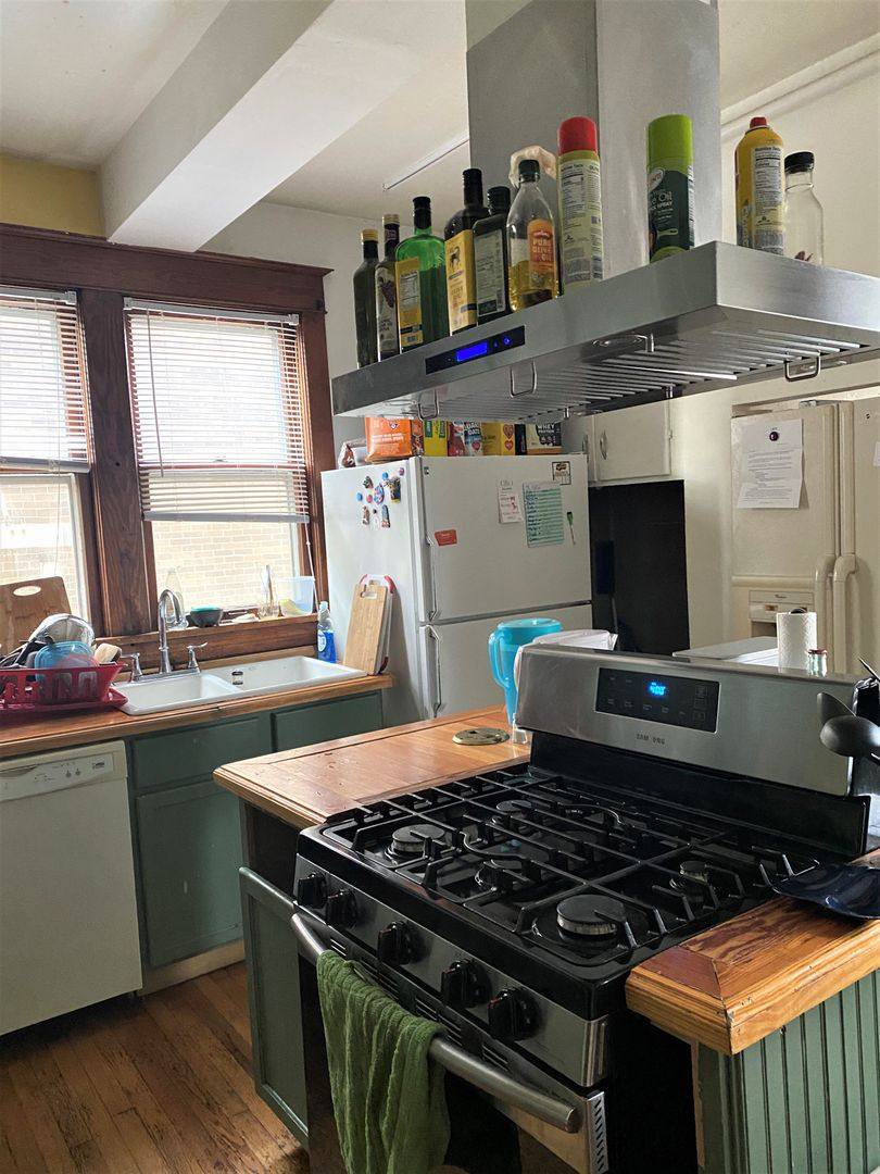 Apartment for rent at 402 W High St, Urbana, IL 61801