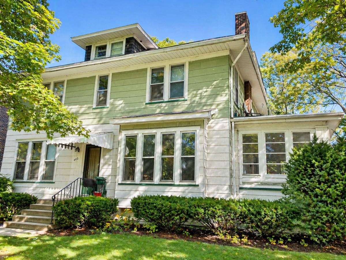Apartment for rent at 402 W High St, Urbana, IL 61801