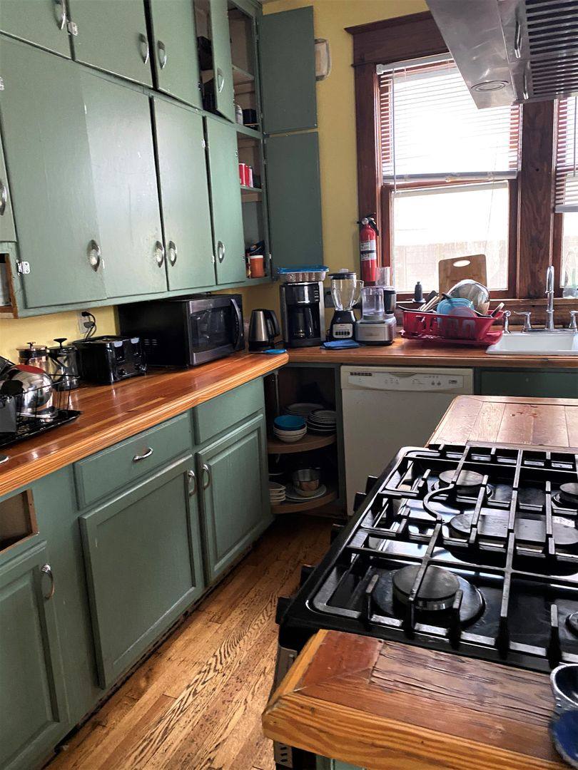 Apartment for rent at 402 W High St, Urbana, IL 61801