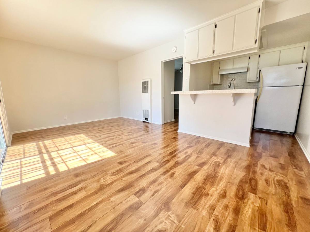 Apartment for rent at 3225 E 10th St, Long Beach, CA 90804