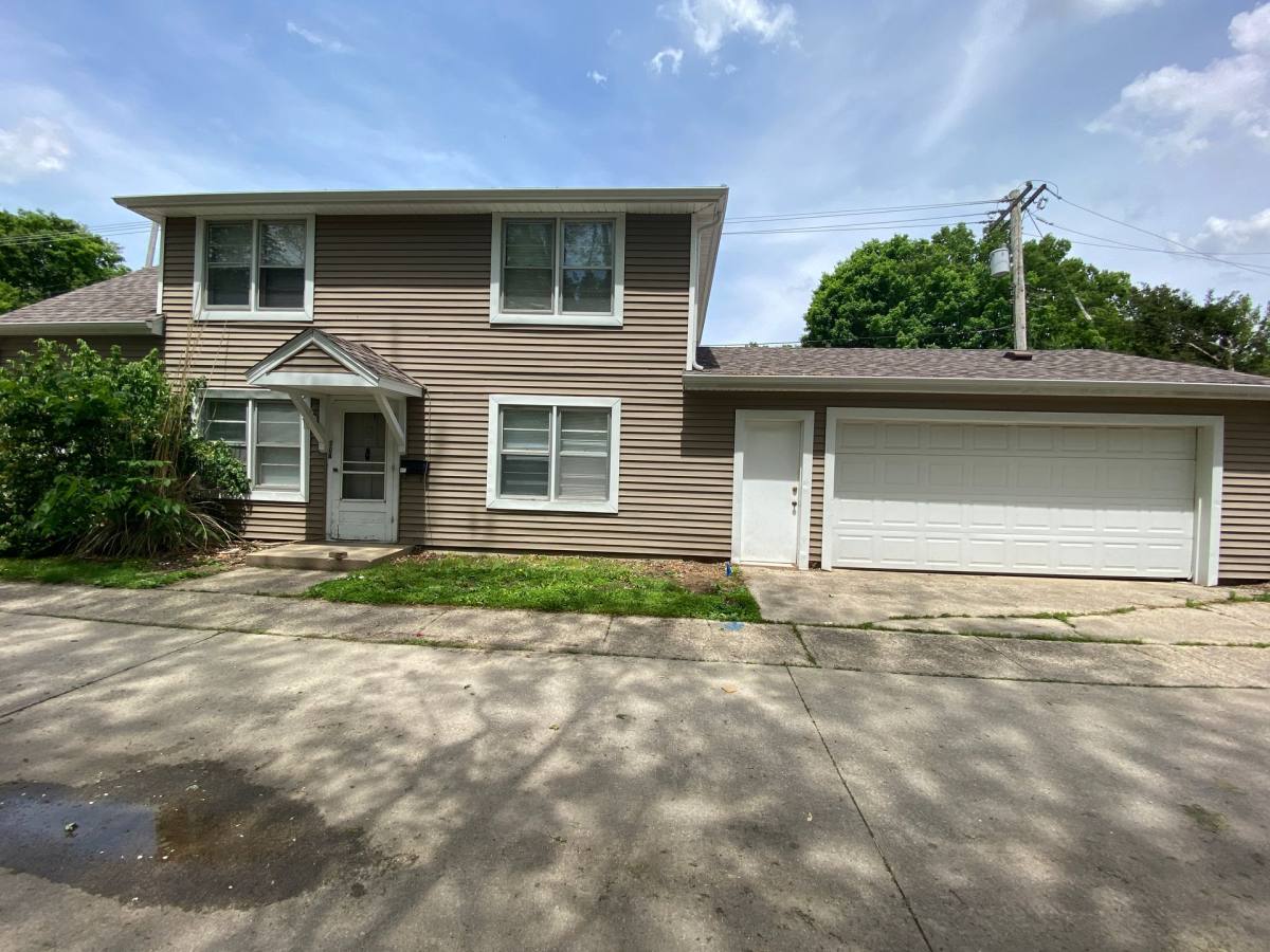 Apartment for rent at 704 W Western Ave, Urbana, IL 61801