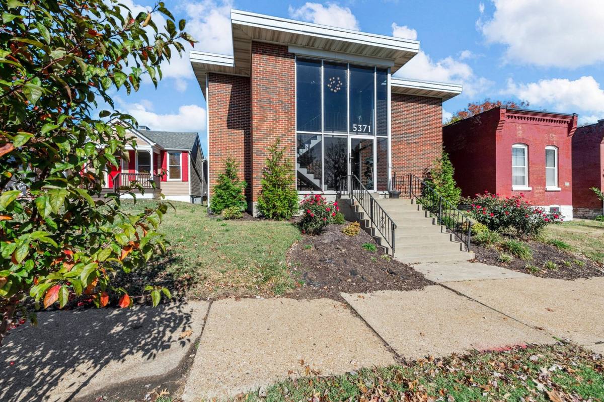 Apartment for rent at 5371 Arsenal, Saint Louis, MO 63139