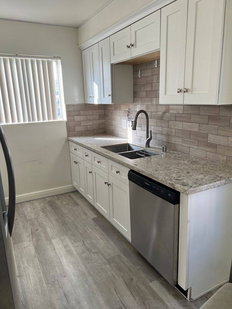 Apartment for rent at 1137 Campbell Ave, Glendale, CA 91207