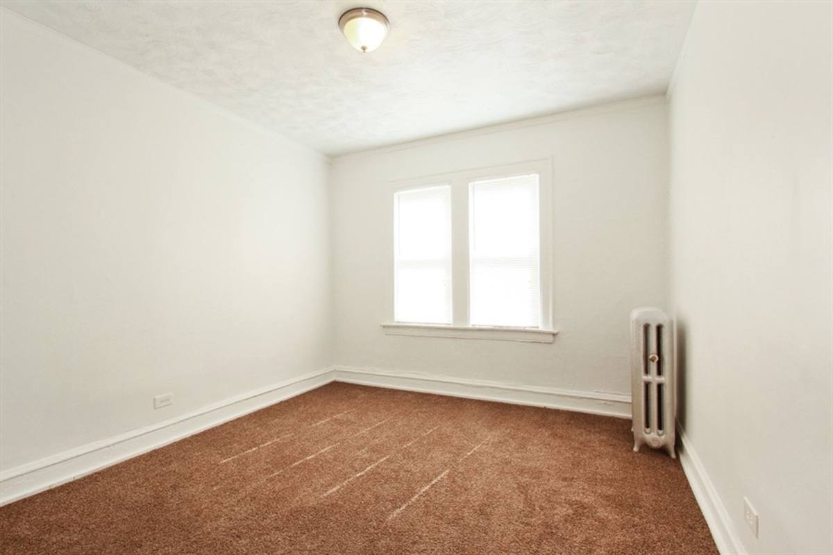 Apartment for rent at 7956 S Burnham Ave, Chicago, IL 60617