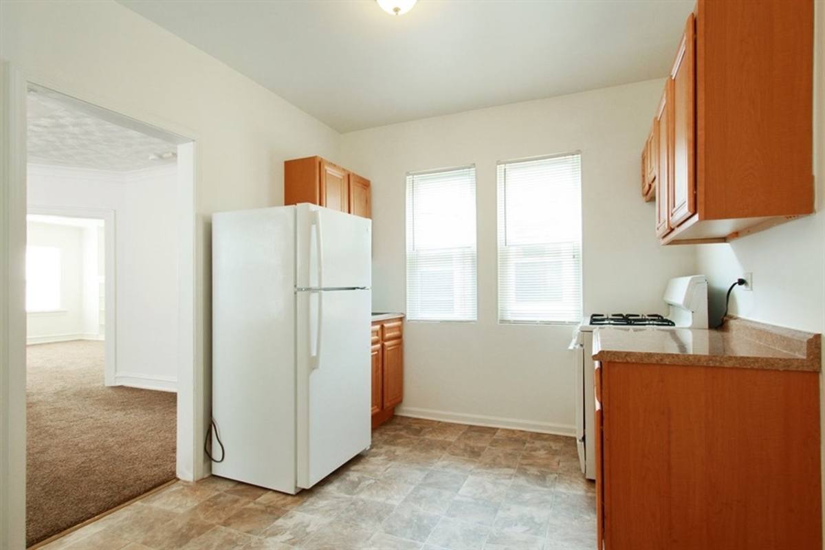 Apartment for rent at 7956 S Burnham Ave, Chicago, IL 60617