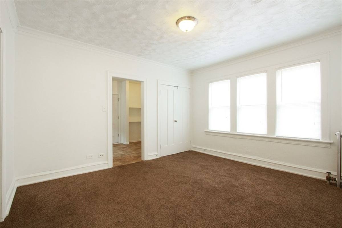 Apartment for rent at 7956 S Burnham Ave, Chicago, IL 60617