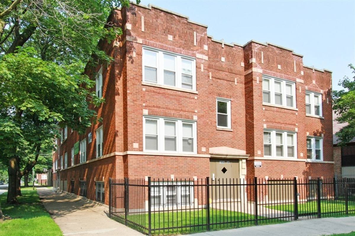 Apartment for rent at 7956 S Burnham Ave, Chicago, IL 60617