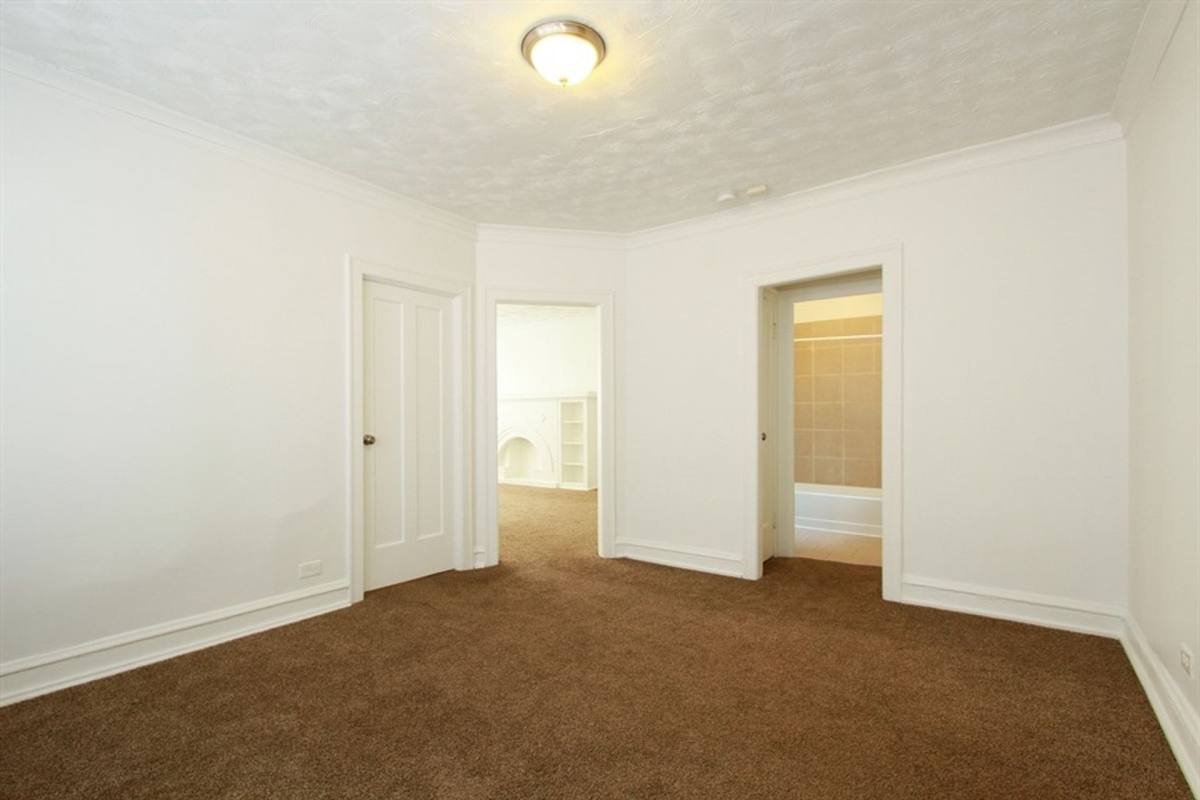 Apartment for rent at 7956 S Burnham Ave, Chicago, IL 60617