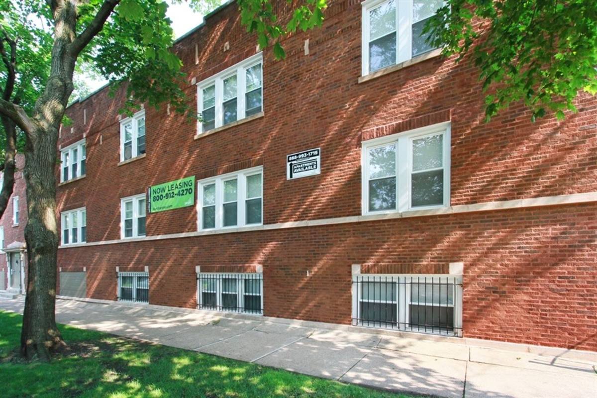 Apartment for rent at 7956 S Burnham Ave, Chicago, IL 60617