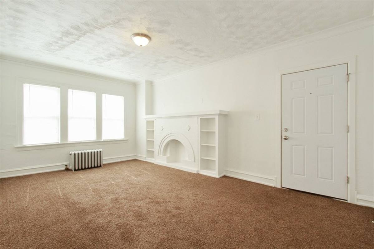Apartment for rent at 7956 S Burnham Ave, Chicago, IL 60617