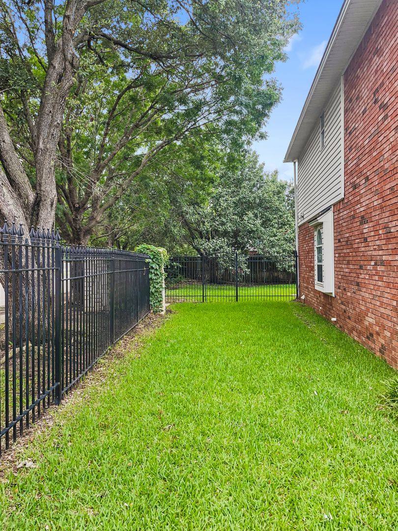House for rent at 6312 Bittersweet Dr, Arlington, TX 76001