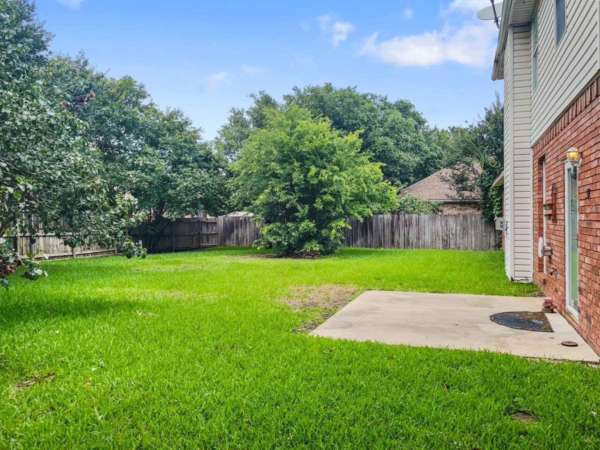 House for rent at 6312 Bittersweet Dr, Arlington, TX 76001