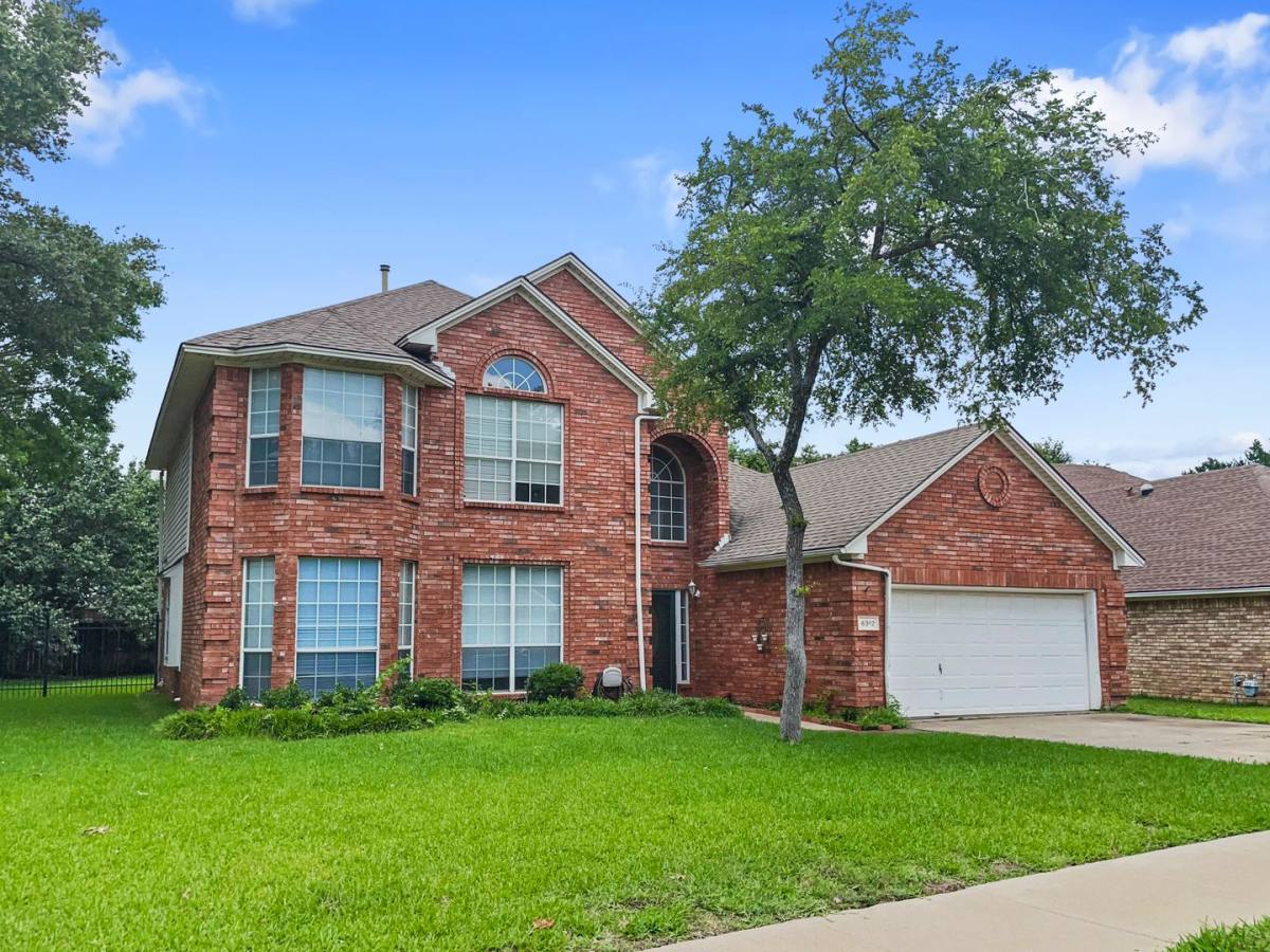 House for rent at 6312 Bittersweet Dr, Arlington, TX 76001
