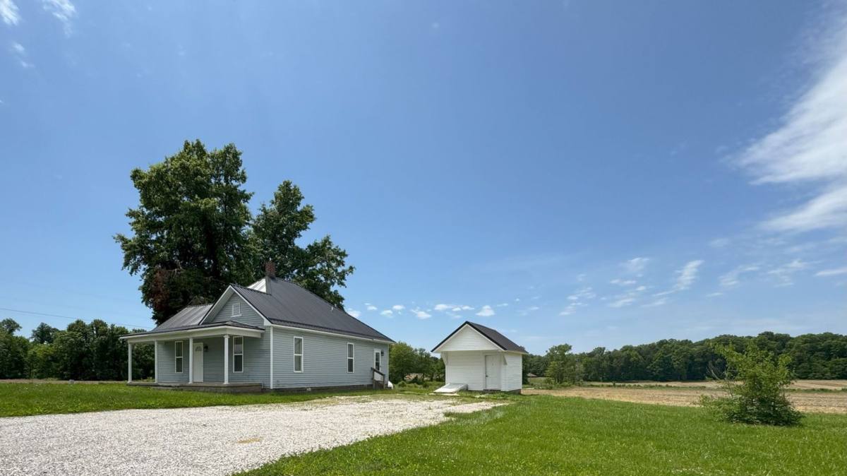 House for rent at 10992 S 500 W, Lewis, IN 47858