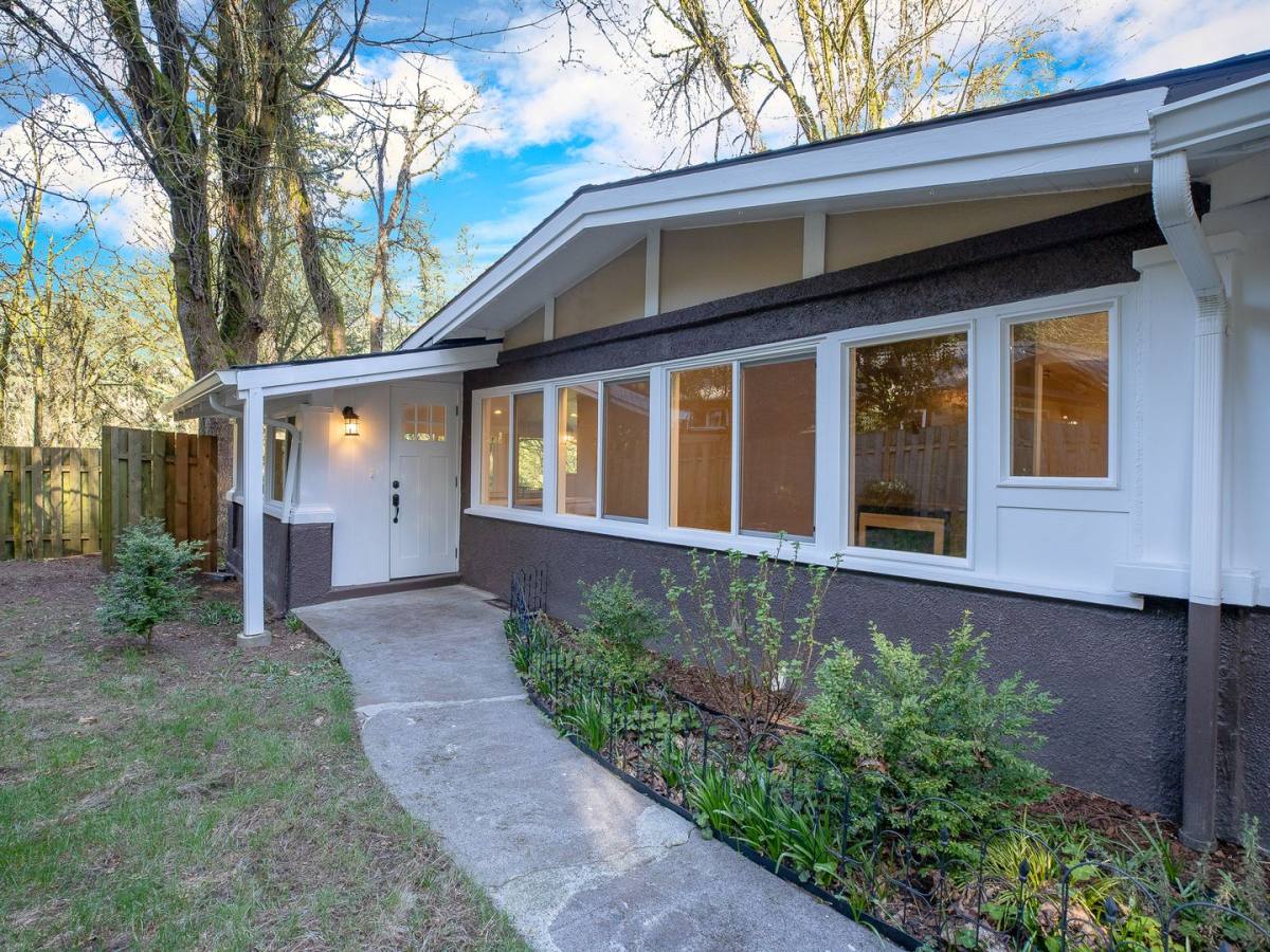 House for rent at 2909 SW Upper Dr, Portland, OR 97201