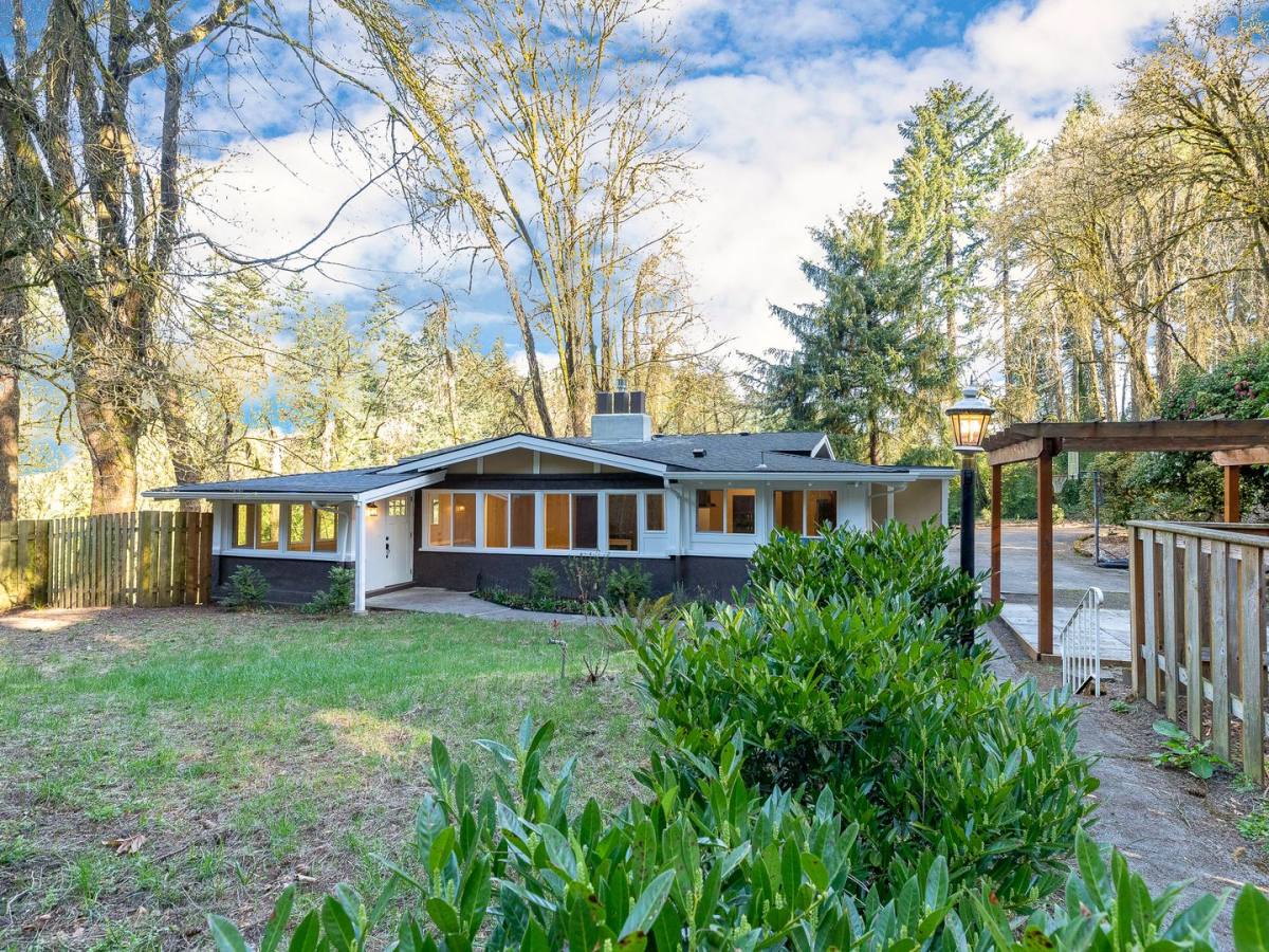 House for rent at 2909 SW Upper Dr, Portland, OR 97201