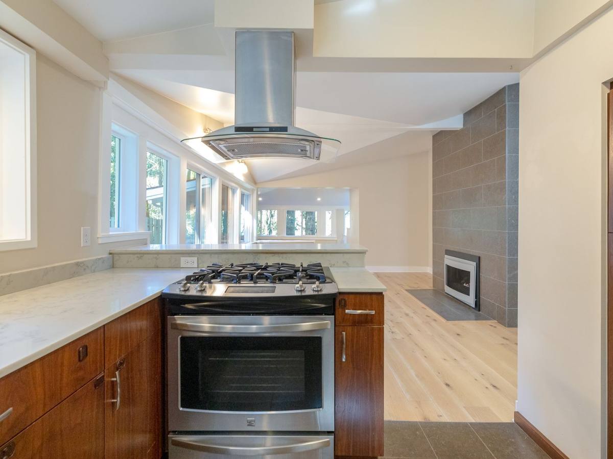 House for rent at 2909 SW Upper Dr, Portland, OR 97201